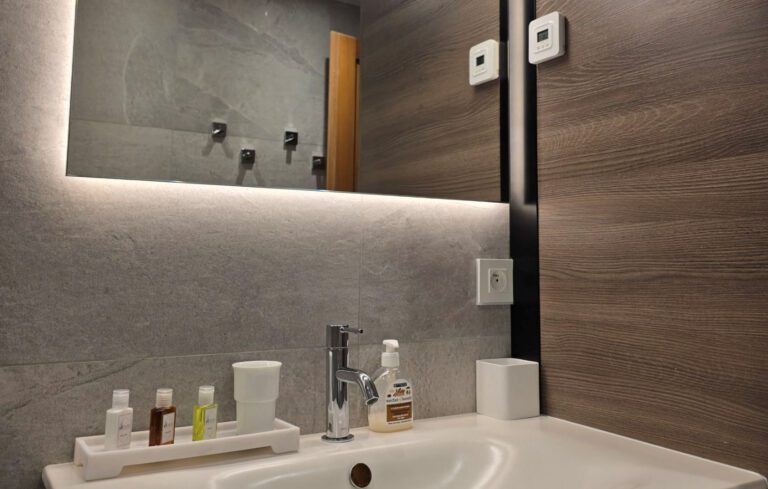 Bathroom sink